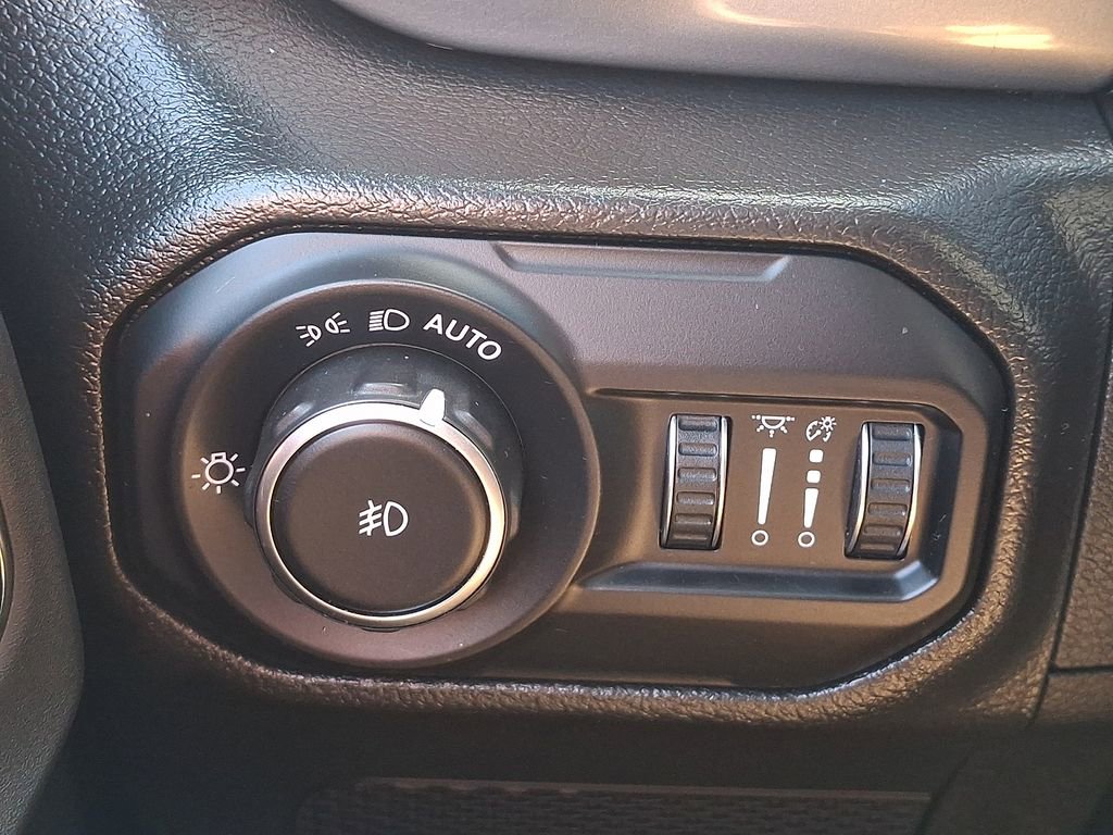 Used 2022 Jeep Wrangler Unlimited Sahara image 23