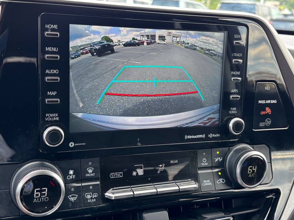 Used 2021 Toyota Highlander LE AWD/4WD image 26