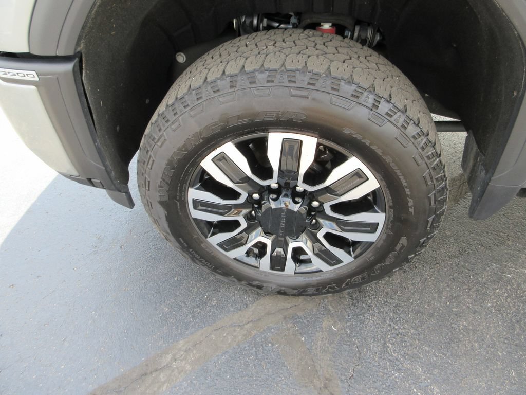 Certified 2026 GMC Sierra 3500 Denali Ultimate AWD/4WD image 16
