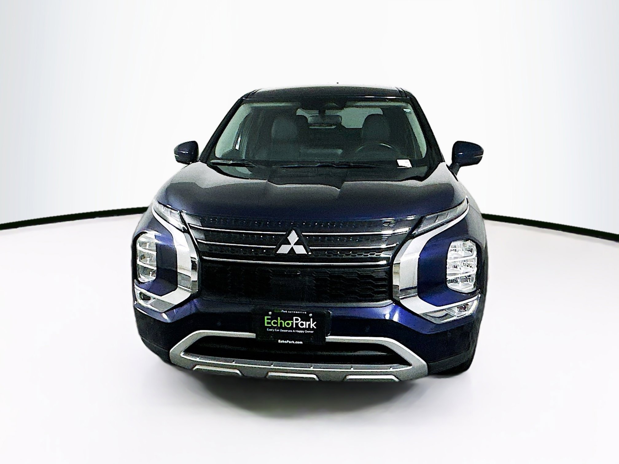 Used 2024 Mitsubishi Outlander SE image 2