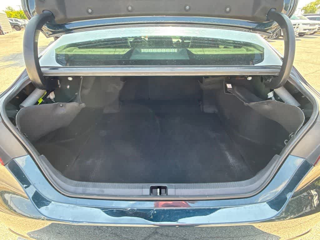 Used 2020 Toyota Camry SE w/ Convenience Package FWD image 11