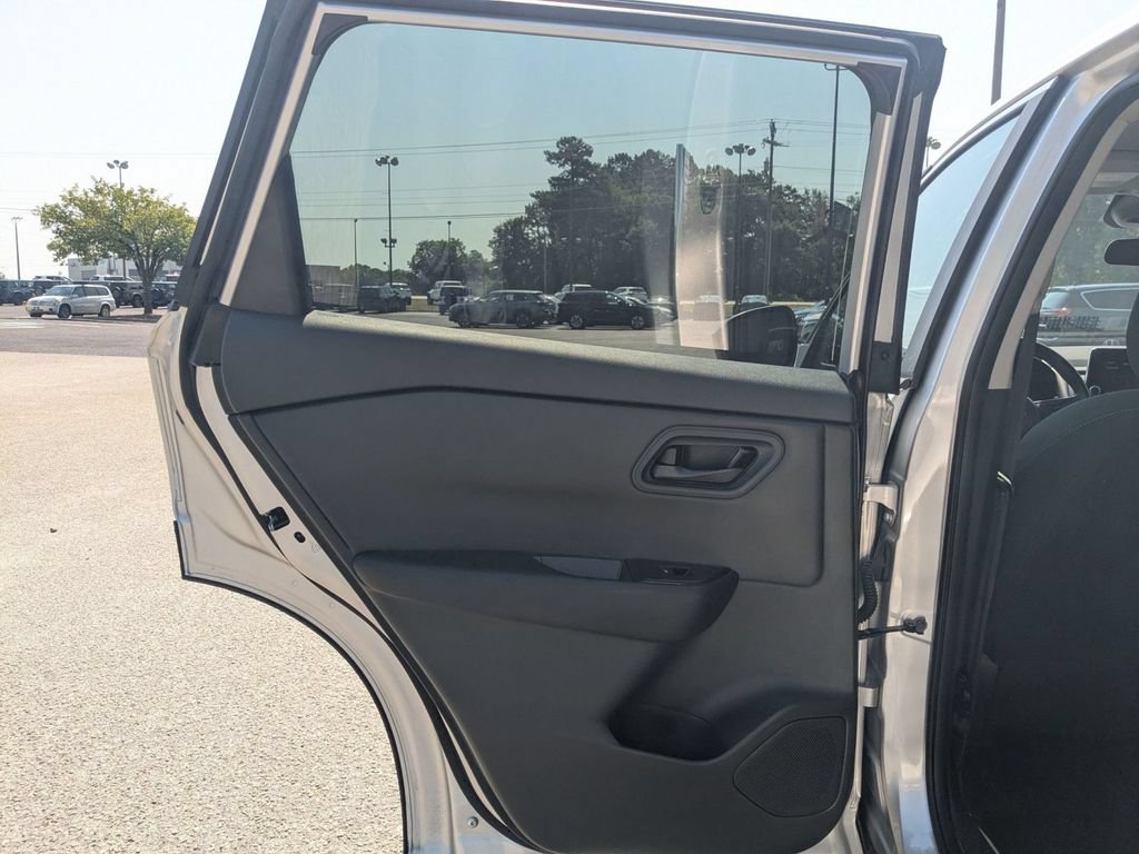 Used 2024 Nissan Rogue S AWD/4WD image 23