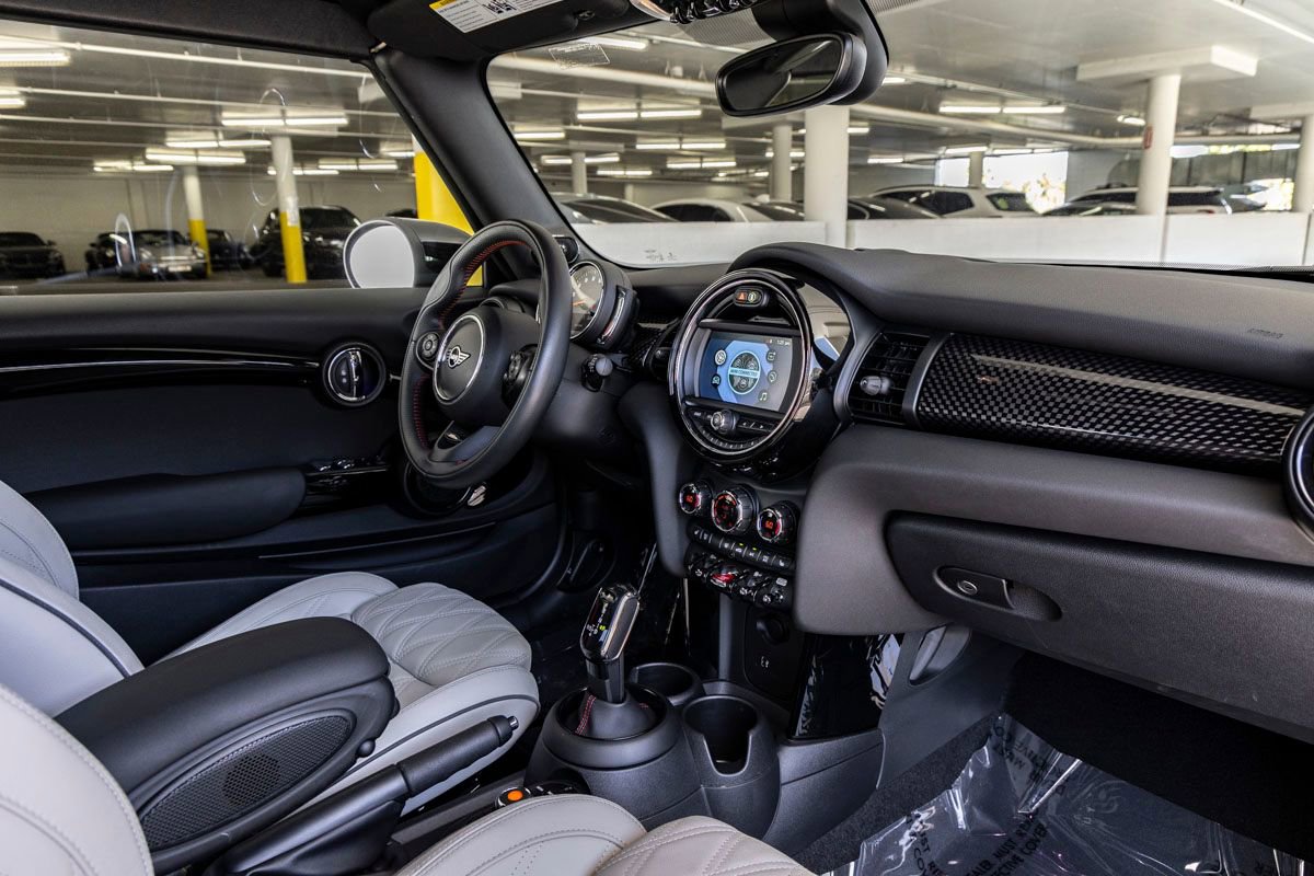 Used 2020 MINI Cooper S w/ Signature Upholstery Package image 24