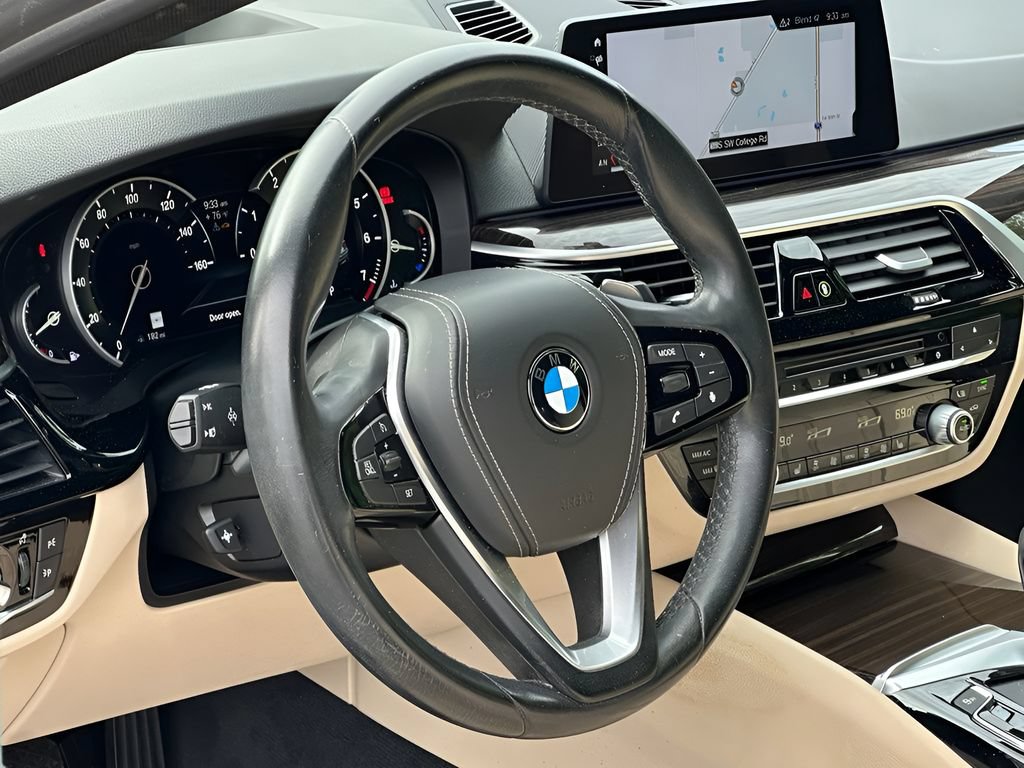 Used 2017 BMW 540i RWD image 11