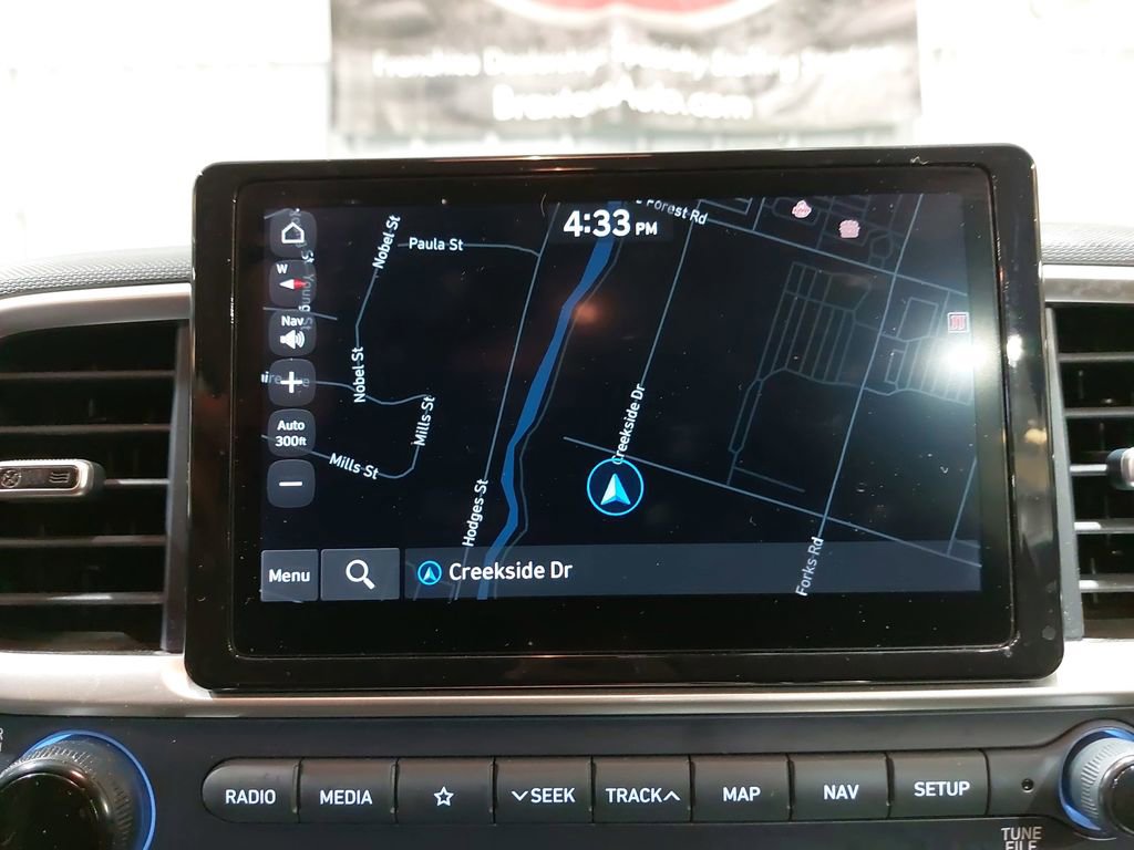 Used 2022 Hyundai Venue Limited FWD image 21
