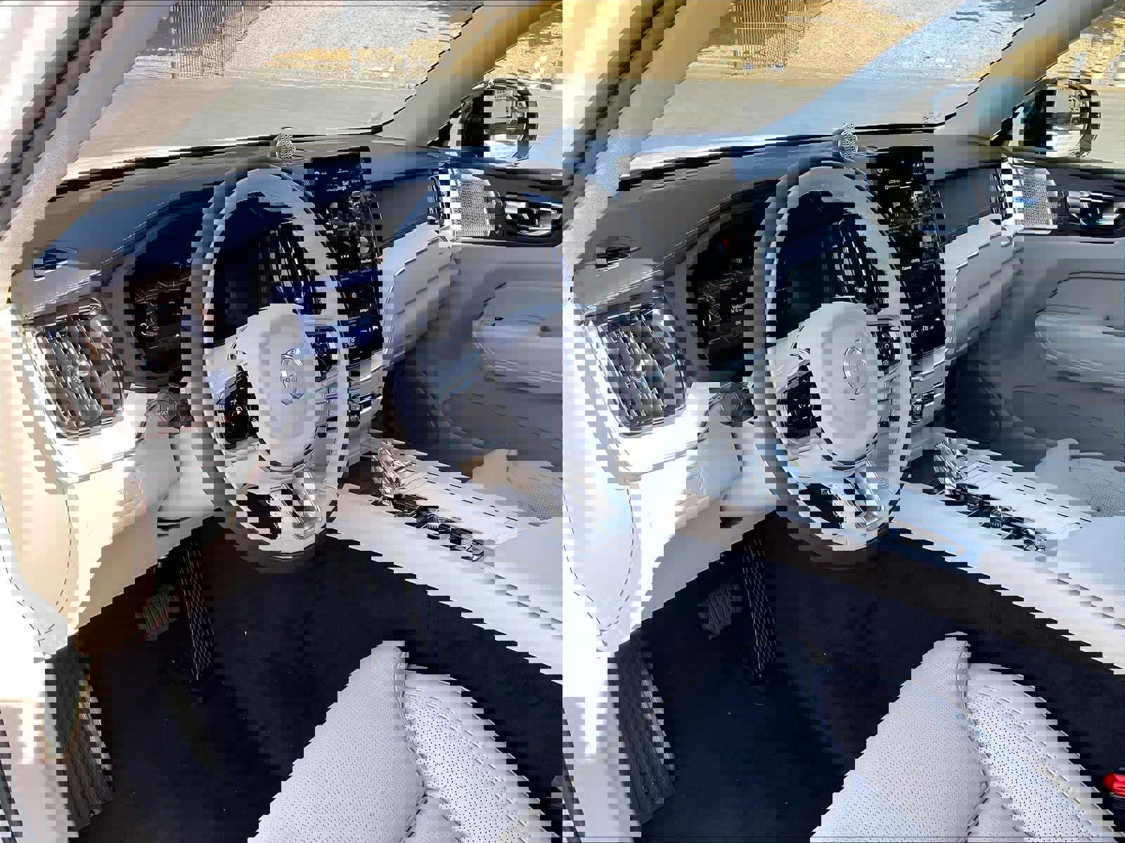 New 2026 Volvo XC60 T8 Ultra w/ Climate Package image 8