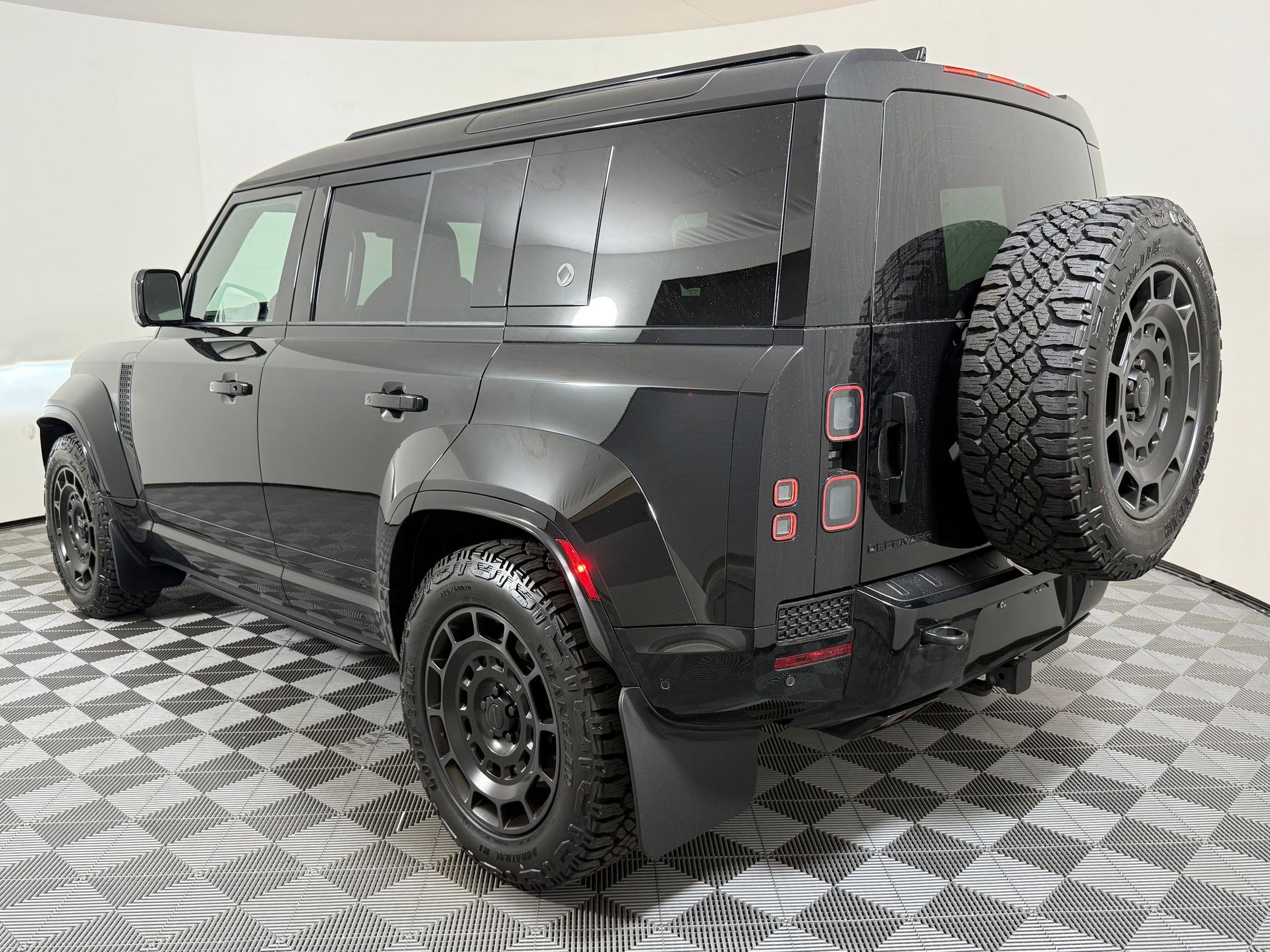 New 2026 Land Rover Defender 110 OCTA AWD/4WD image 3
