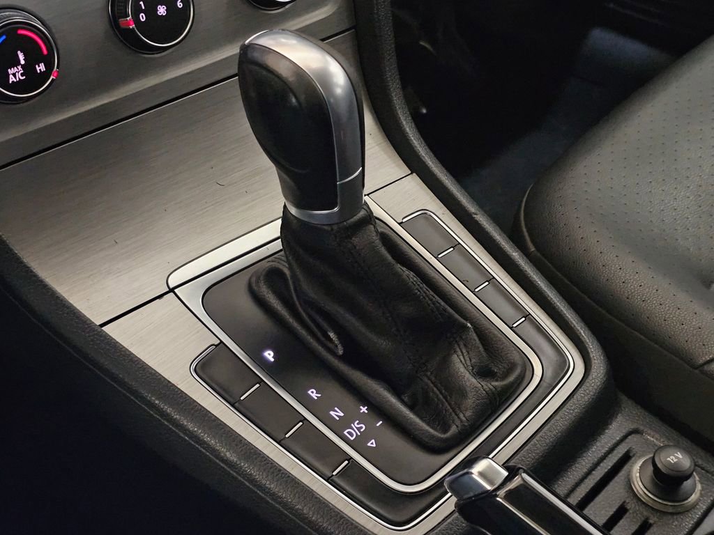 Used 2015 Volkswagen Golf SE image 31