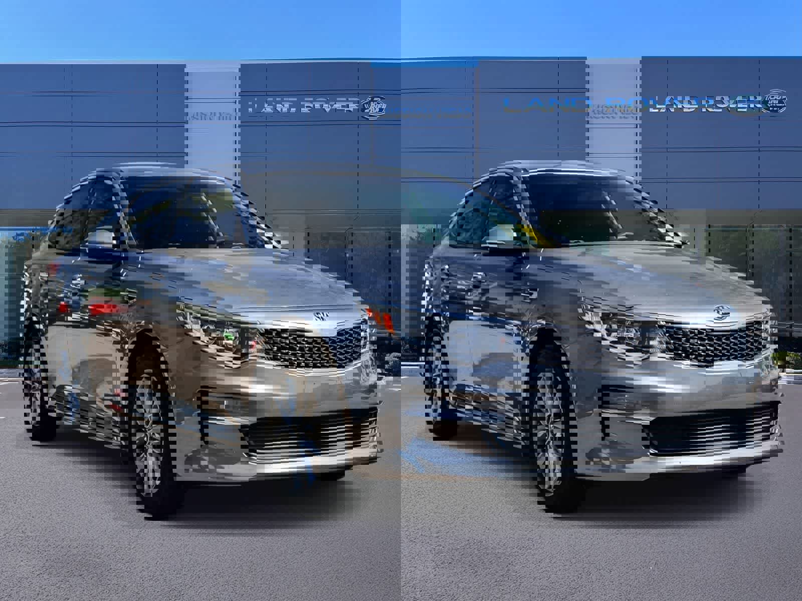 Used 2018 Kia Optima LX w/ 17" Alloy Wheels Package image 3