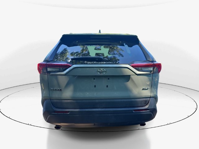Used 2020 Toyota RAV4 XLE w/ Convenience Package FWD image 7