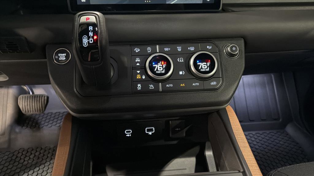 Used 2023 Land Rover Defender 110 X-Dynamic SE AWD/4WD image 26