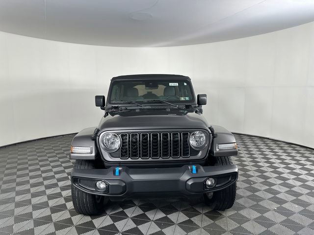Used 2024 Jeep Wrangler Unlimited w/ Convenience Group AWD/4WD image 2