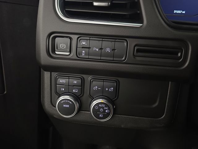 Used 2023 GMC Yukon XL SLT AWD/4WD image 16