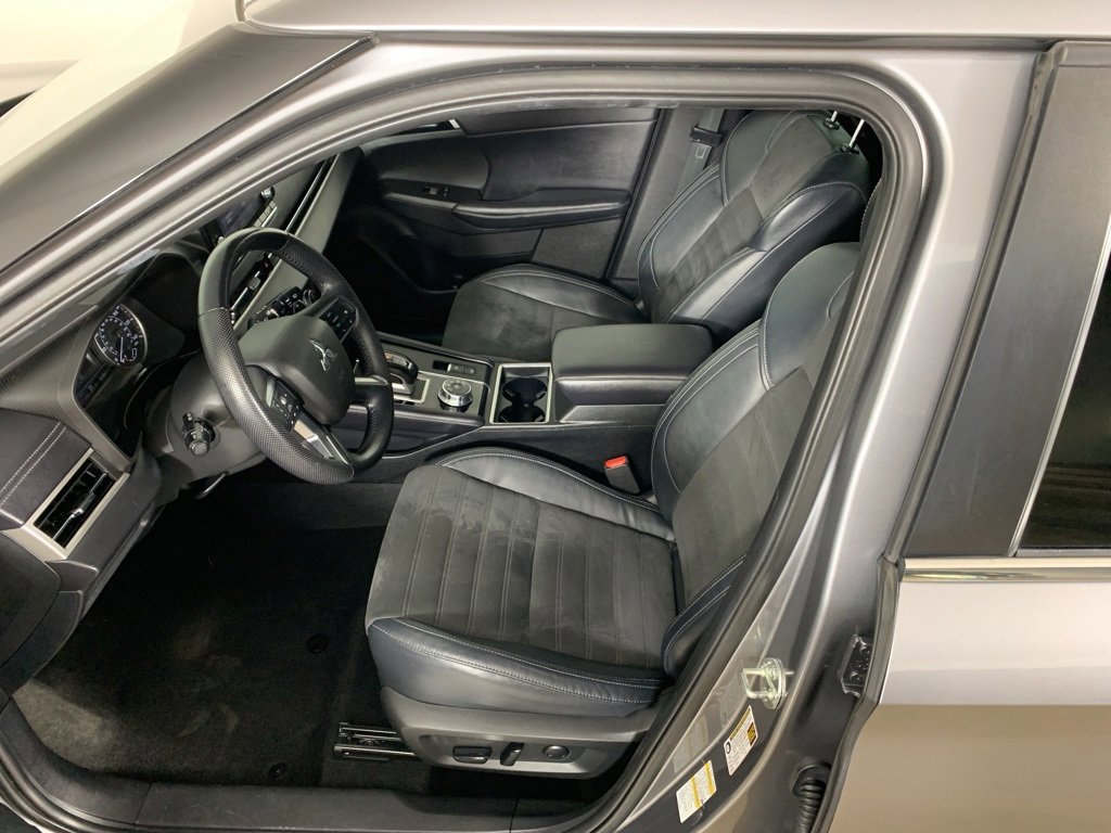 Used 2023 Mitsubishi Outlander SE image 29