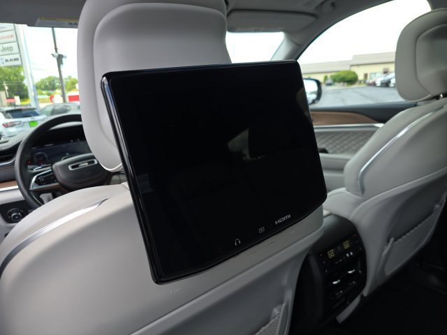 Used 2023 Jeep Grand Cherokee L Summit w/ Advanced Protech Group IV AWD/4WD image 40