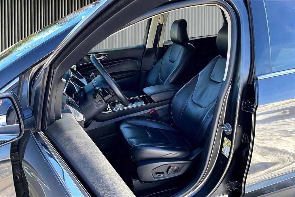 Used 2020 Ford Edge Titanium w/ Class II Trailer Tow Package image 26