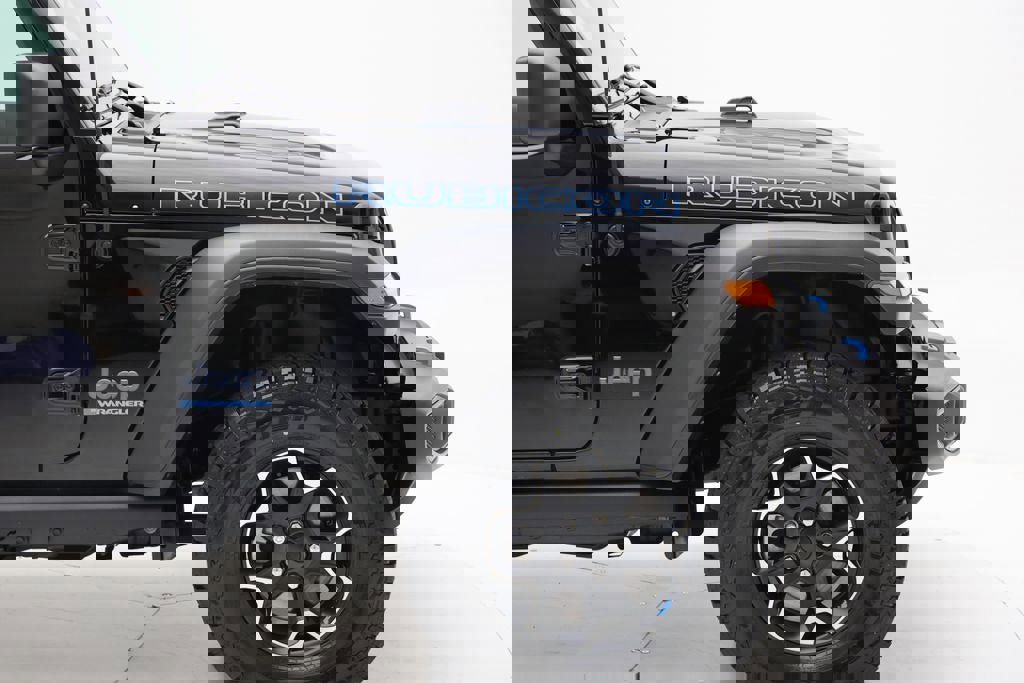 Used 2023 Jeep Wrangler Unlimited Rubicon 4xe w/ Cold Weather Group AWD/4WD image 4