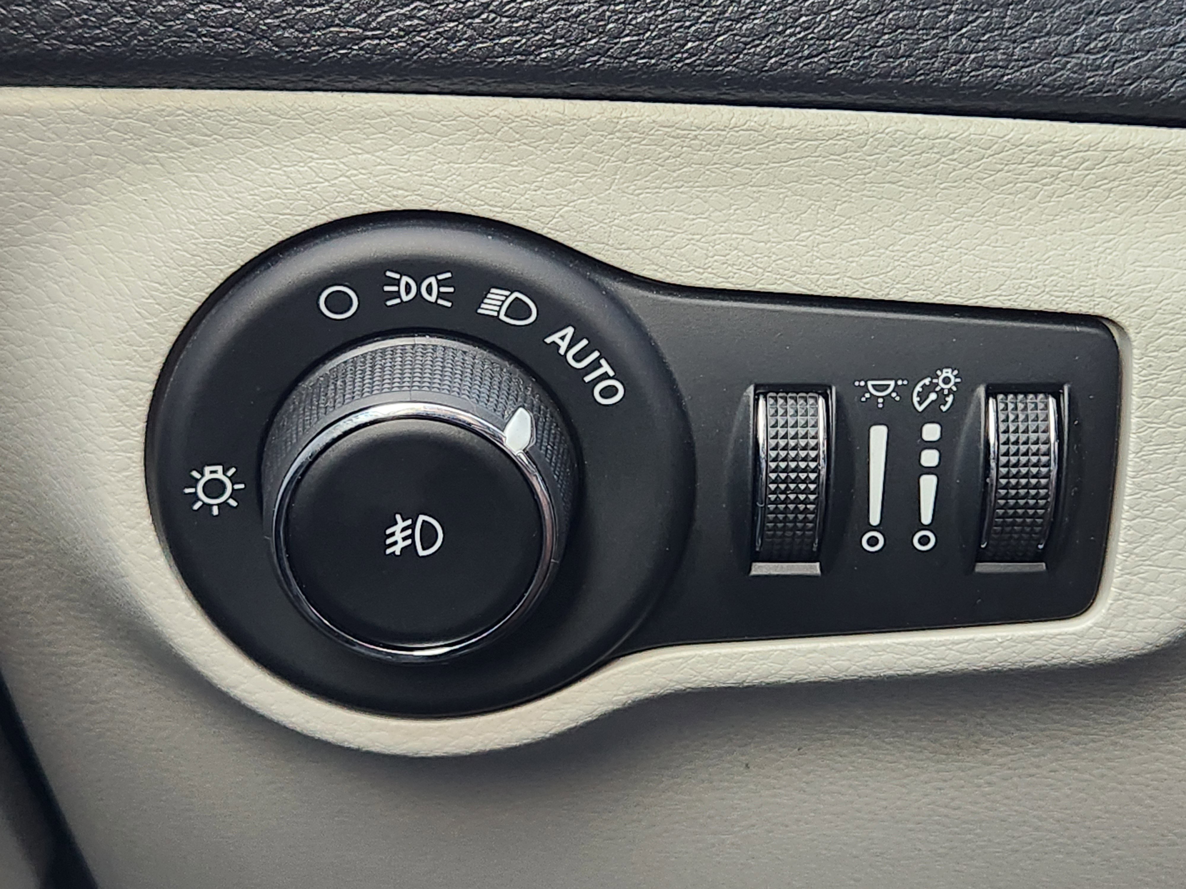 Used 2018 Jeep Compass Limited w/ Navigation Group image 22