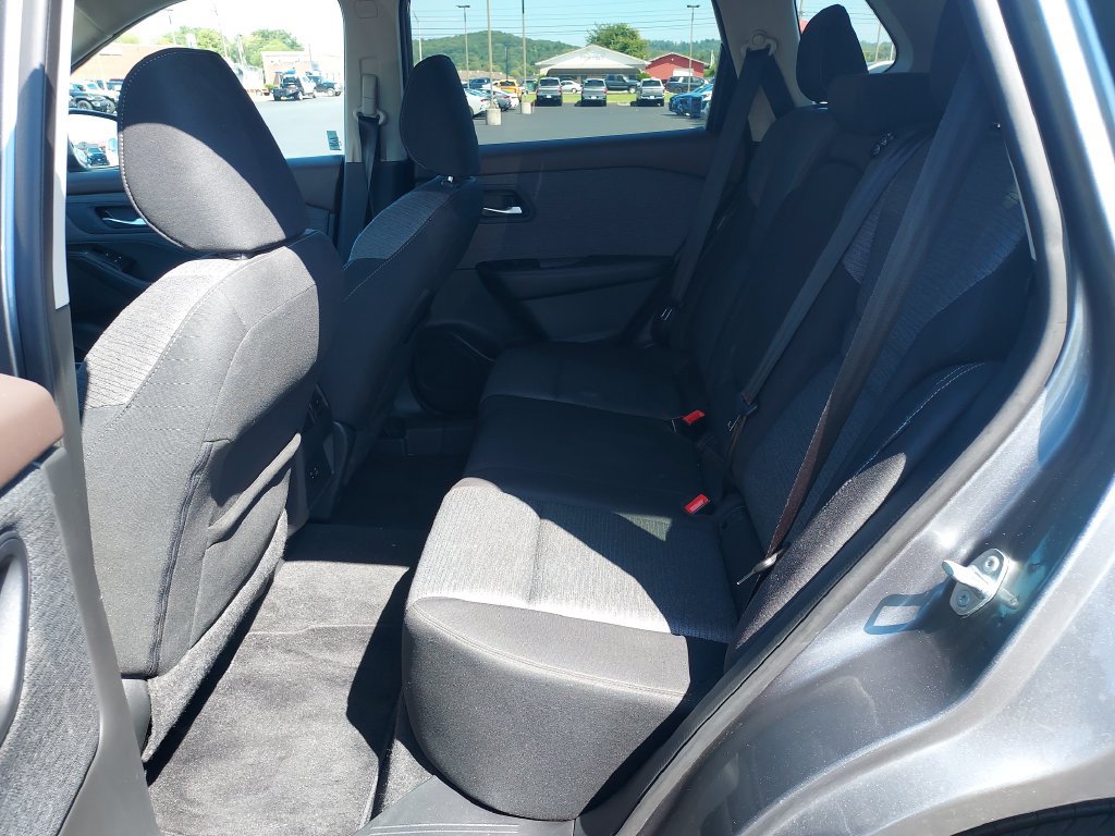 Used 2022 Nissan Rogue SV AWD/4WD image 14