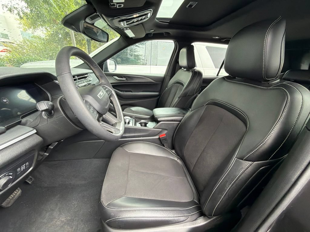 Used 2024 Jeep Grand Cherokee Altitude AWD/4WD image 21
