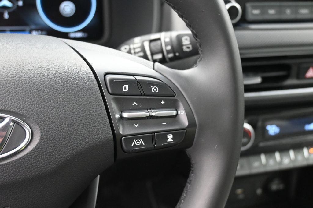 Used 2022 Hyundai Kona Limited FWD image 4