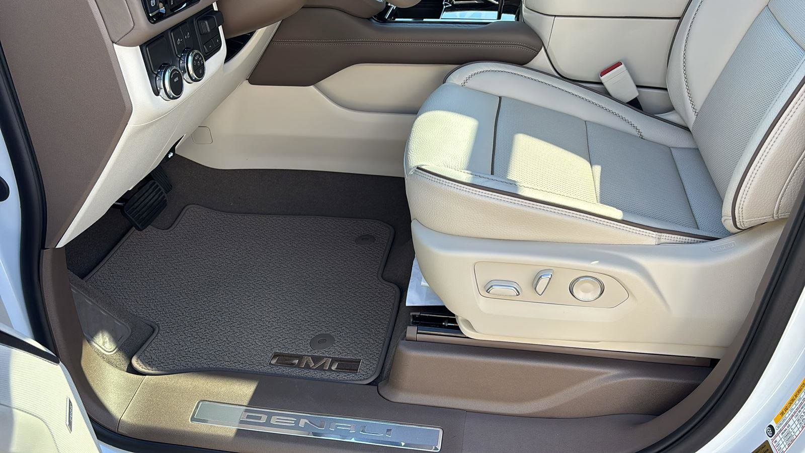 New 2026 GMC Yukon Denali w/ Advanced Technology Package image 13