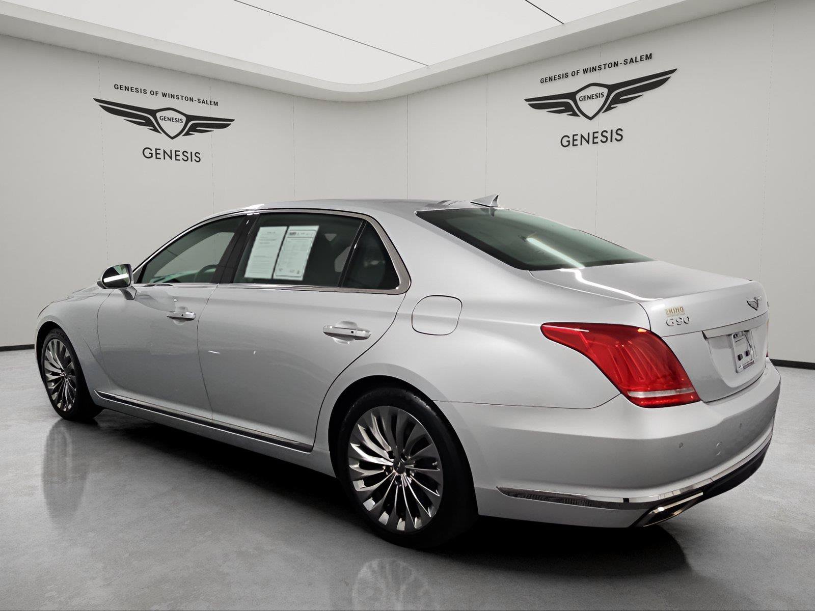 Used 2019 Genesis G90 3.3T Premium RWD image 3