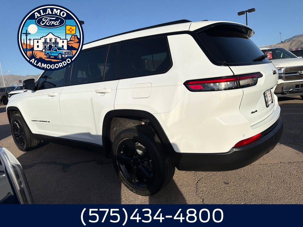 Used 2023 Jeep Grand Cherokee L Laredo image 3