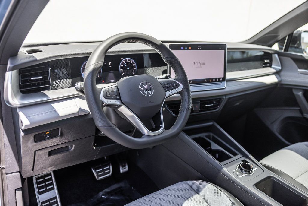 New 2026 Volkswagen Tiguan SE R-Line FWD image 8