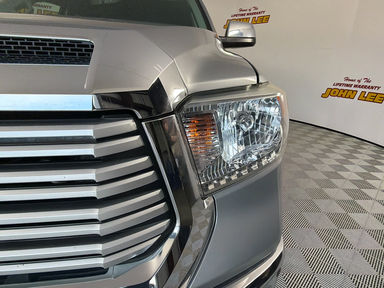 Used 2017 Toyota Tundra Limited w/ Limited Premium Package AWD/4WD image 10