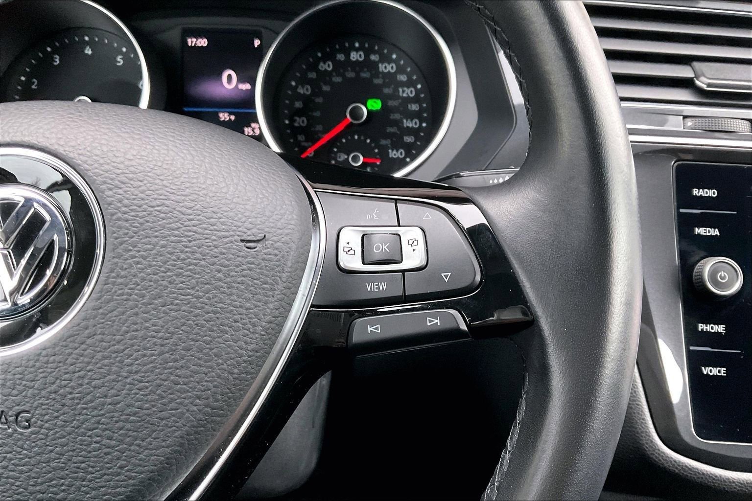 Used 2019 Volkswagen Tiguan SE image 11