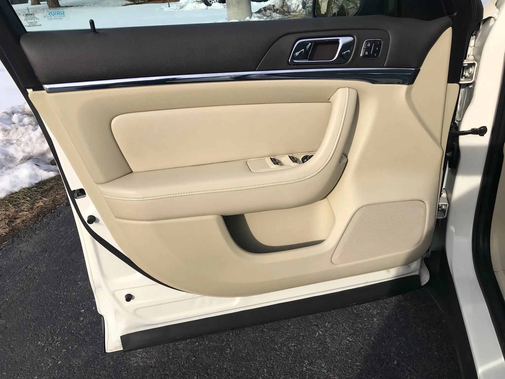 Used 2013 Lincoln MKS Sedan 4D image 11