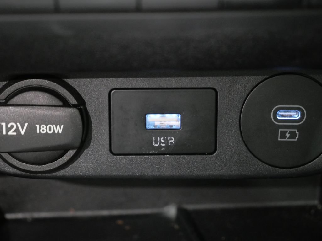 Used 2025 Hyundai Elantra Limited FWD image 22