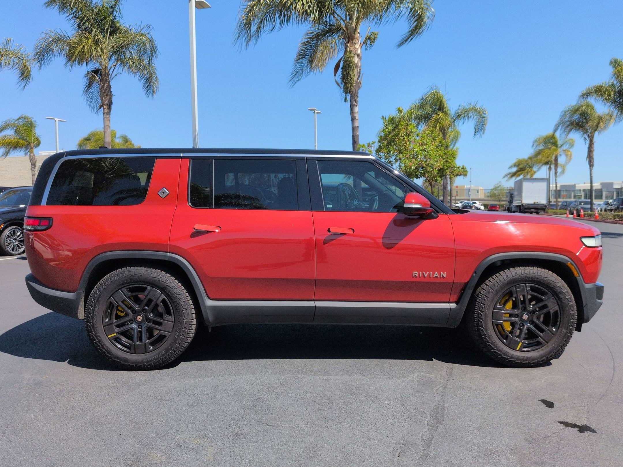 Used 2023 Rivian R1S Adventure AWD/4WD image 11