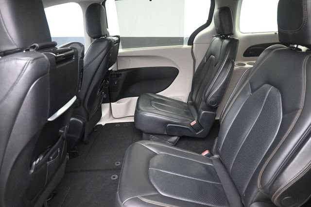 Used 2017 Chrysler Pacifica Touring-L Plus w/ Tire & Wheel Group FWD image 19