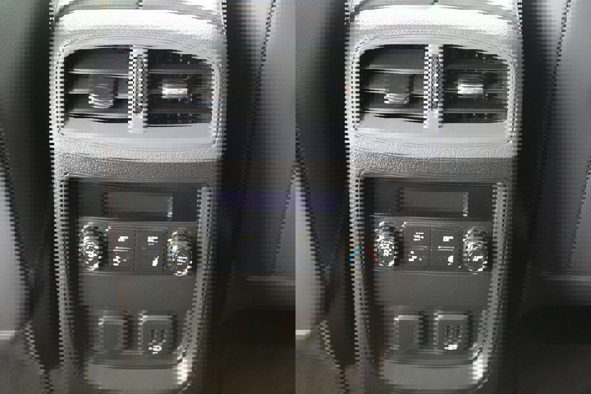 Used 2020 Buick Envision Essence image 24