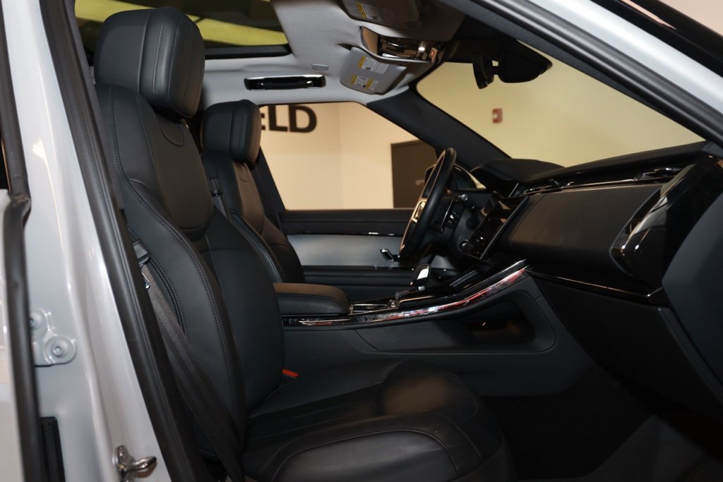 Used 2024 Land Rover Range Rover Sport SE image 15