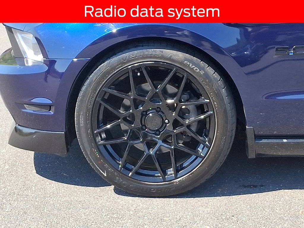 Used 2011 Ford Mustang GT Premium w/ Electronics Pkg RWD image 8