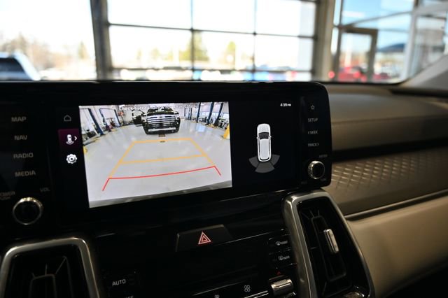 Used 2023 Kia Sorento SX image 19