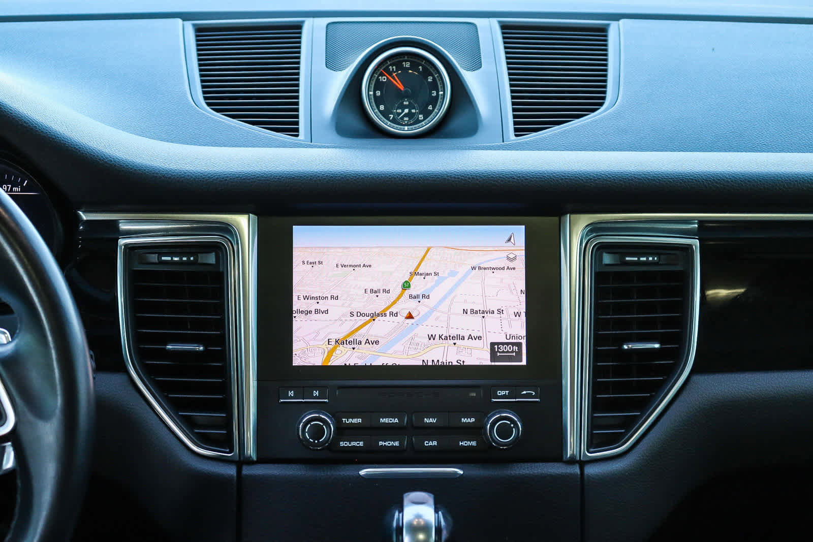 Used 2017 Porsche Macan image 14