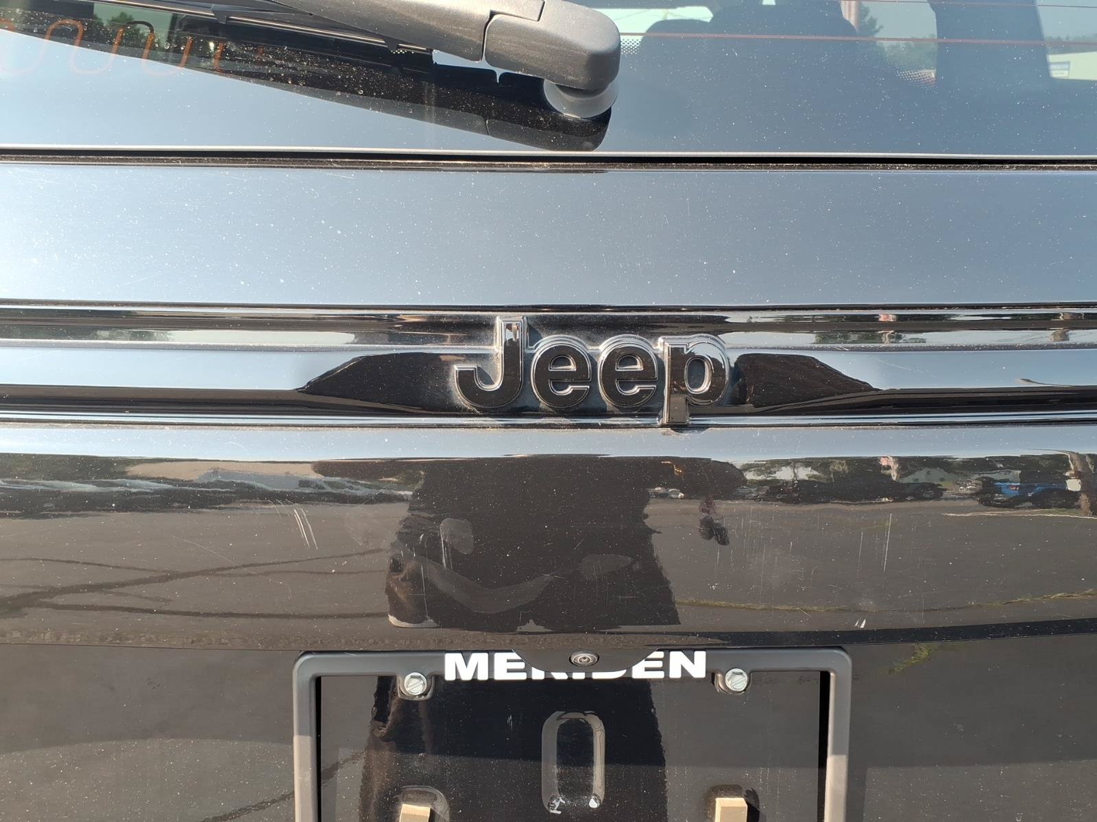 Certified 2023 Jeep Grand Cherokee Limited w/ Black Appearance Package AWD/4WD image 15