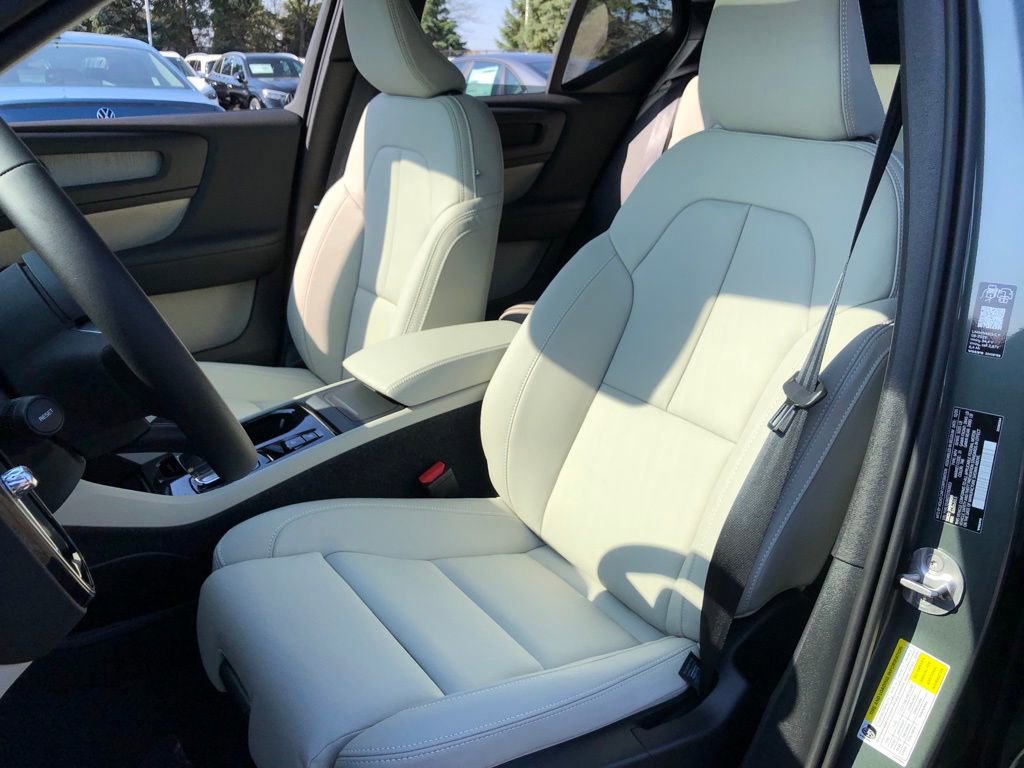 New 2026 Volvo XC40 B5 Ultra w/ Protection Package Premier AWD/4WD image 32