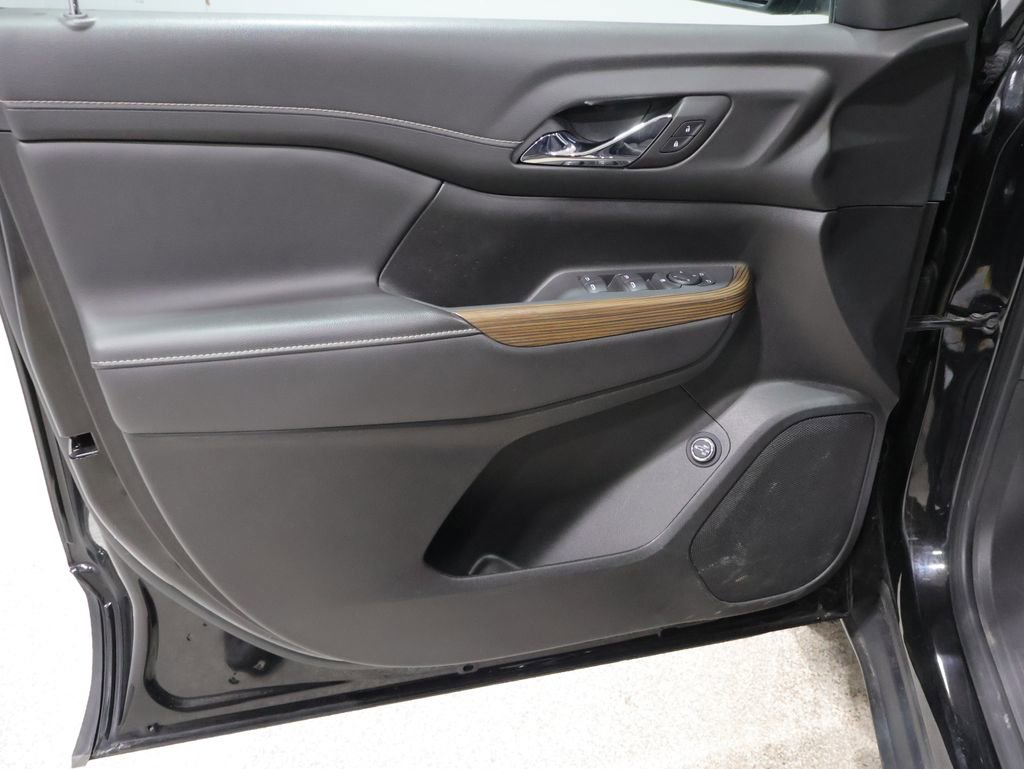 Used 2023 GMC Acadia SLE w/ LPO, Cargo Package image 13