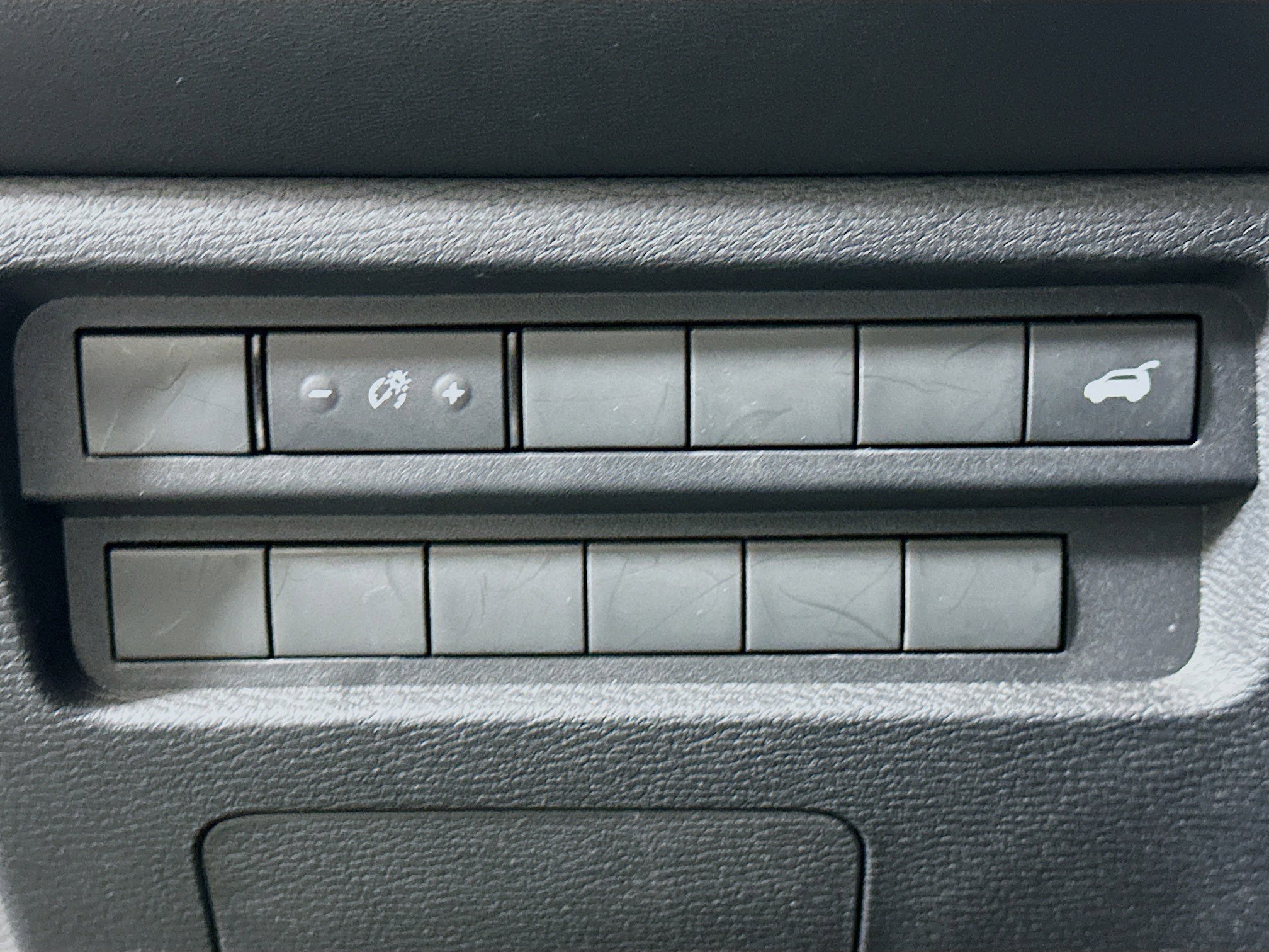 Used 2025 Mitsubishi Outlander SE image 17