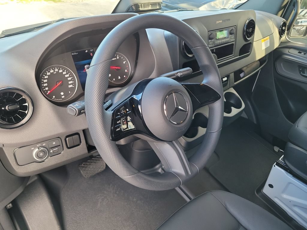 Used 2025 Mercedes-Benz Sprinter 2500 image 12