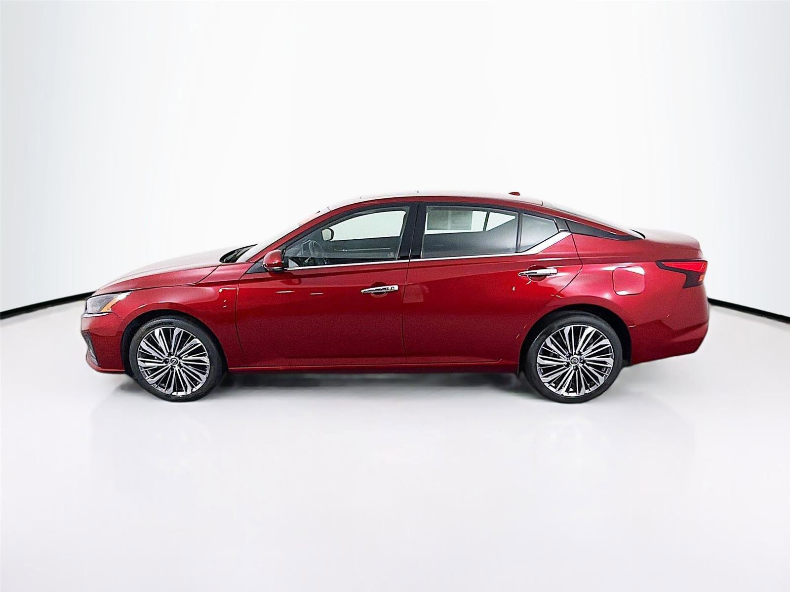 Used 2025 Nissan Altima 2.5 SL image 4