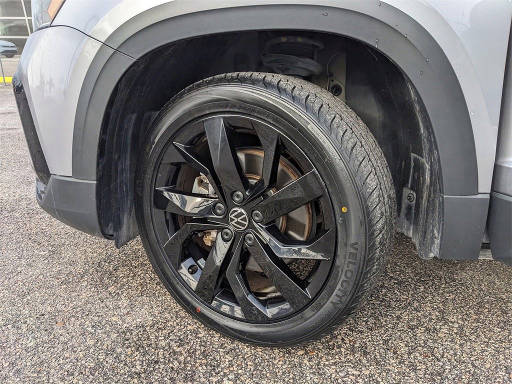 Certified 2023 Volkswagen Taos SE w/ Panoramic Sunroof Package image 38