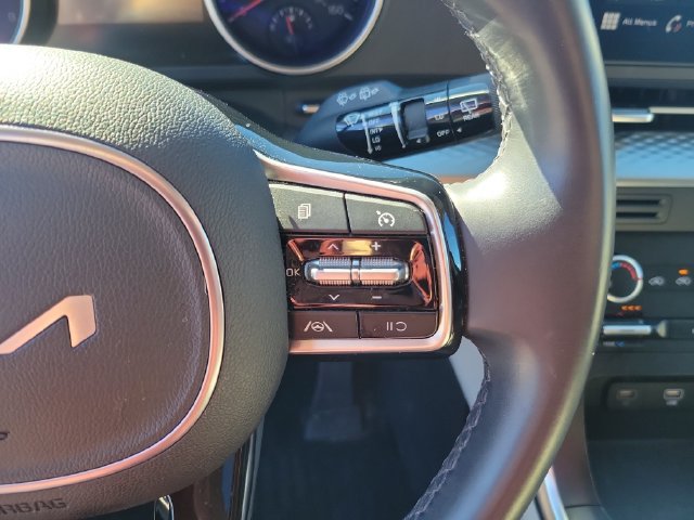 Used 2024 Kia Carnival LX FWD image 17