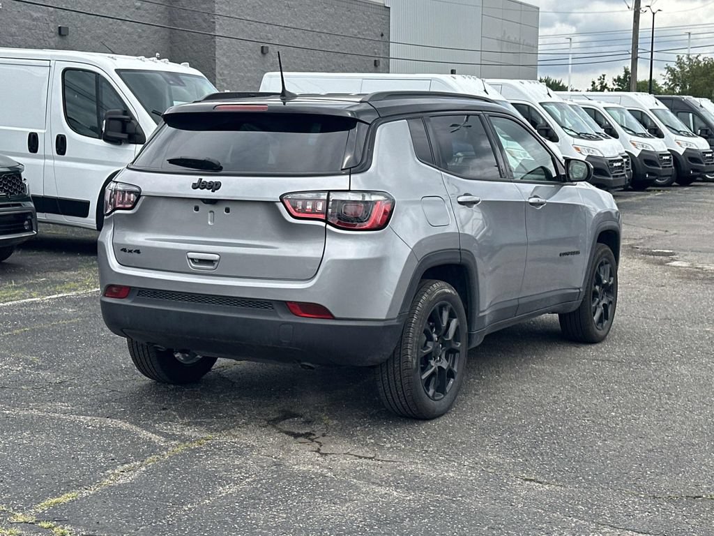 Used 2023 Jeep Compass Latitude w/ Convenience Group AWD/4WD image 4