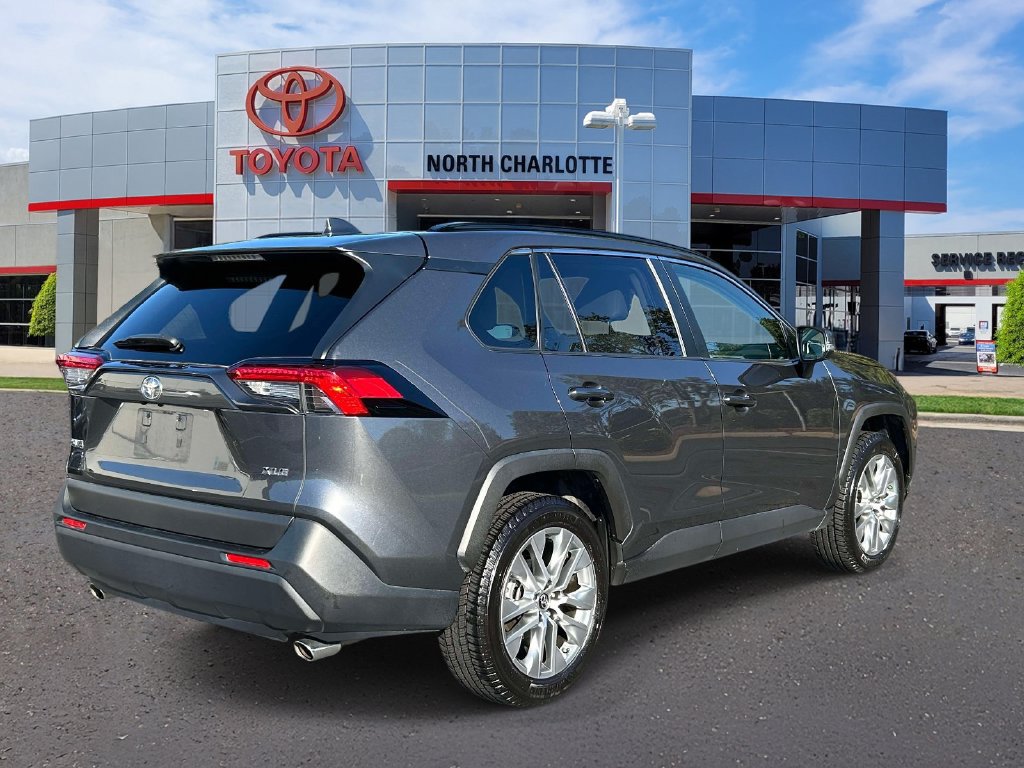 Used 2019 Toyota RAV4 XLE Premium FWD image 7